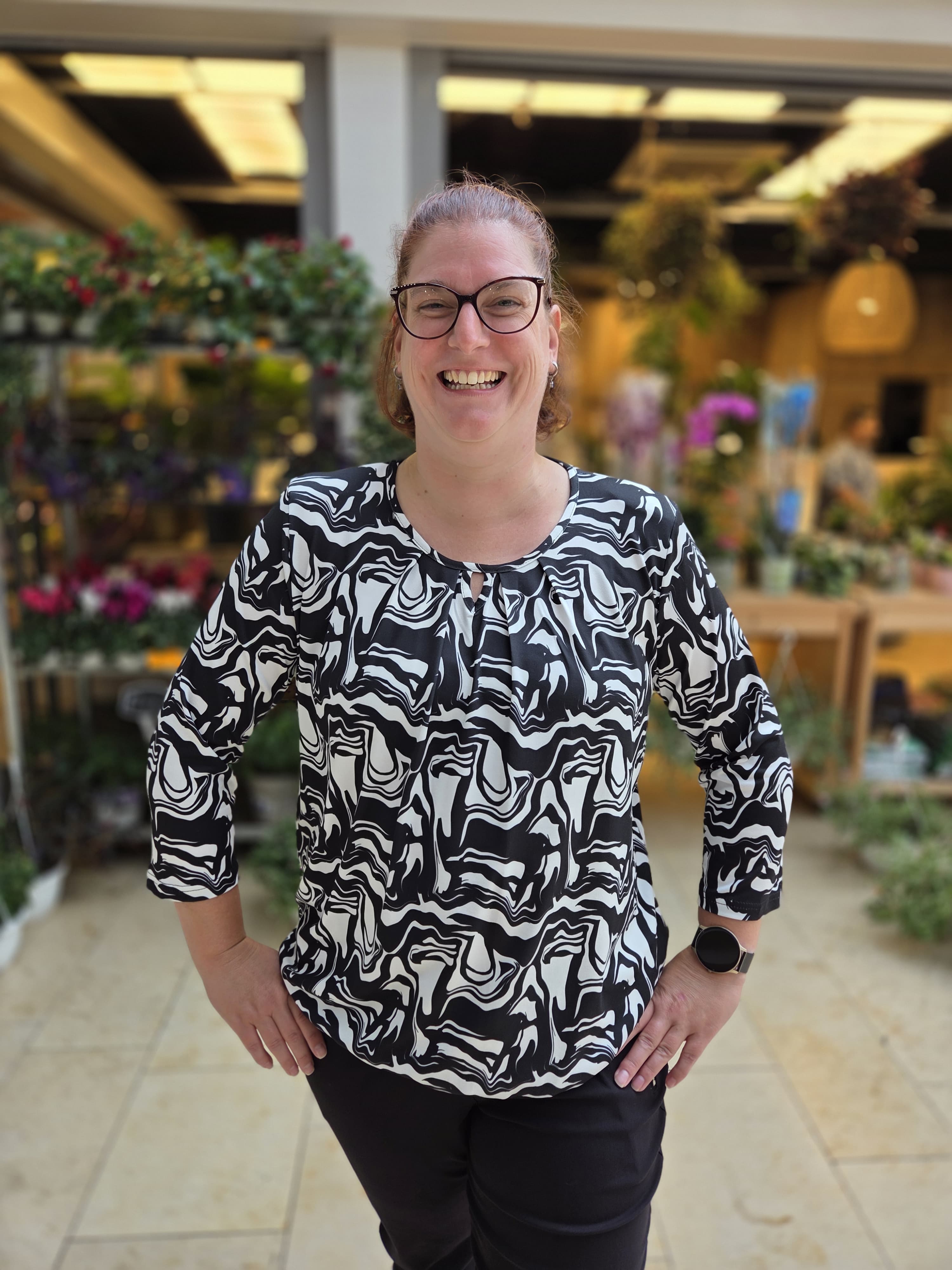 Dames blouson driekwart mouw met elastiek – Zwart wit Marit