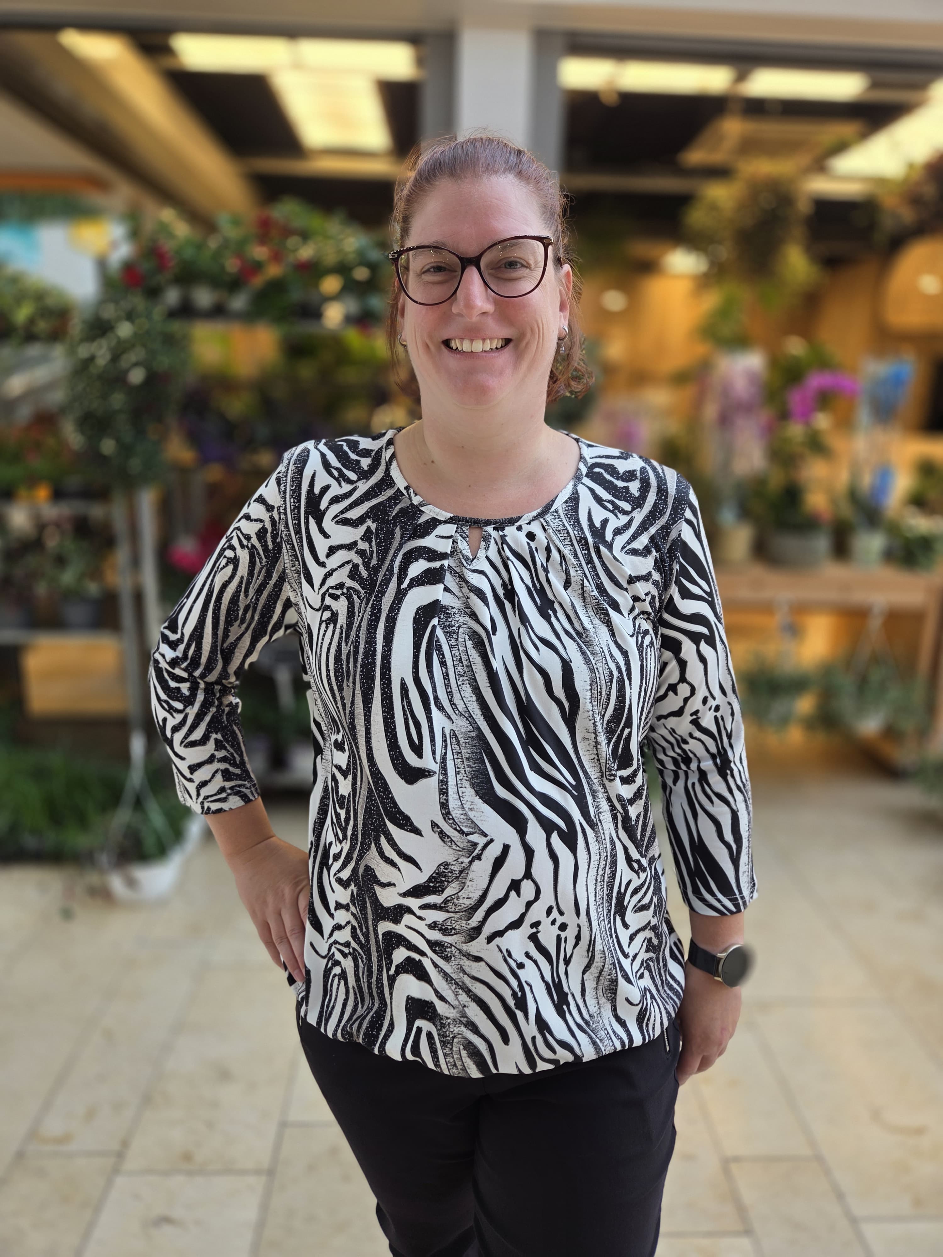 Dames blouson driekwart mouw met elastiek – Zwart wit zebra Aline