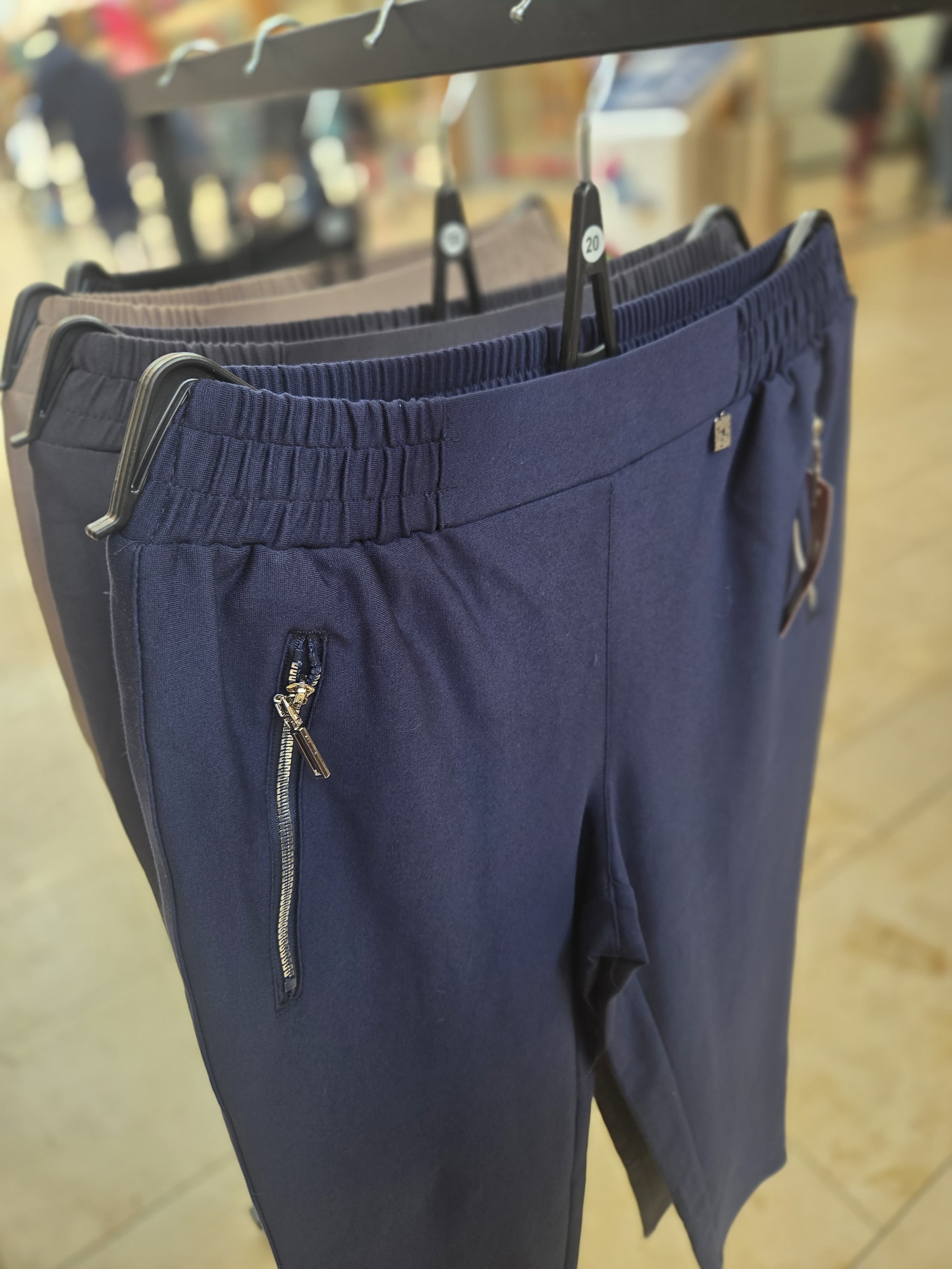 Alica Premium Winterpantalon donkerblauw met elastische band en ritszakken – Van Klasse Mode