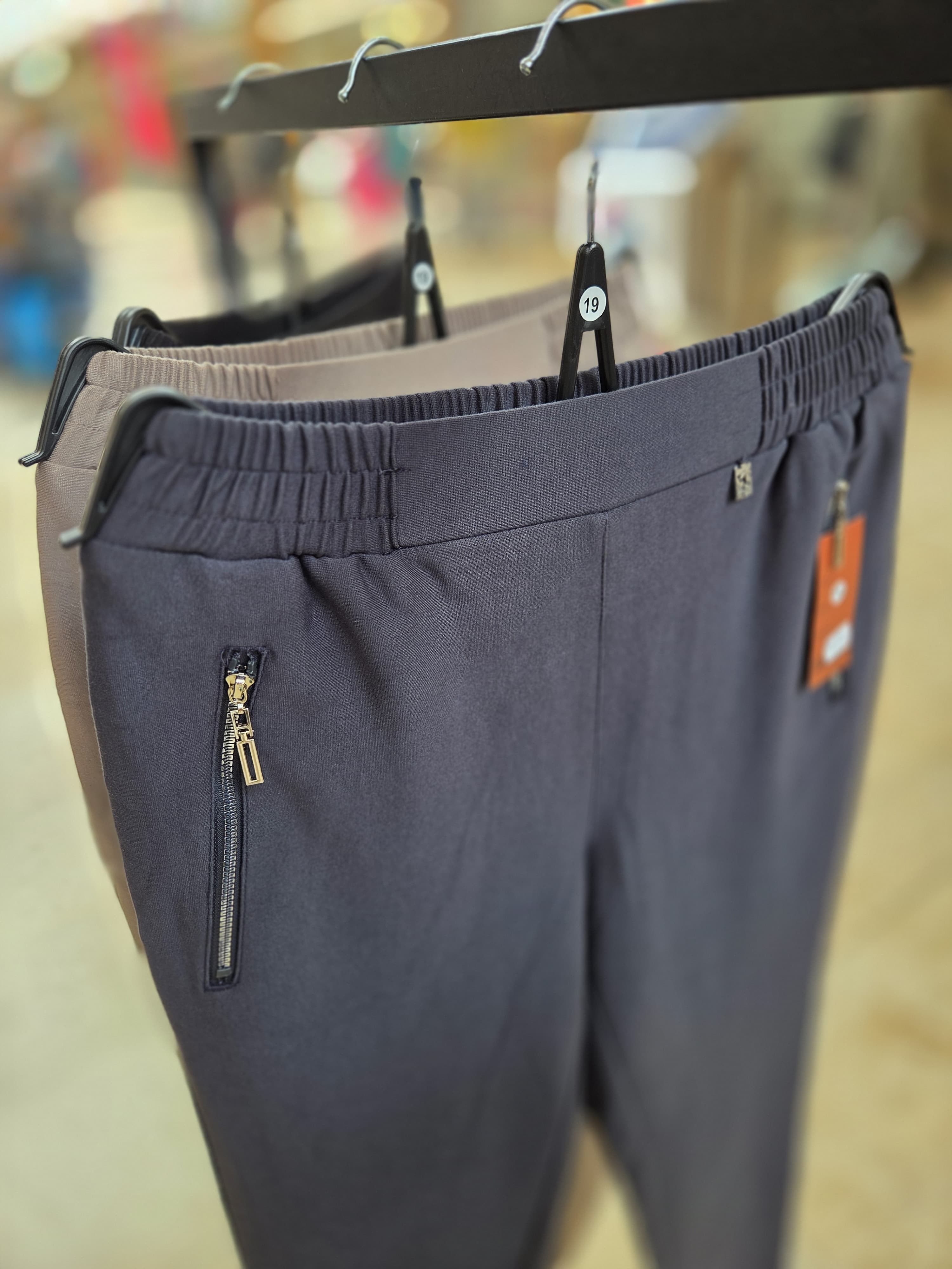 Alica Premium Winterpantalon grijs met elastische band en ritszakken – Van Klasse Mode