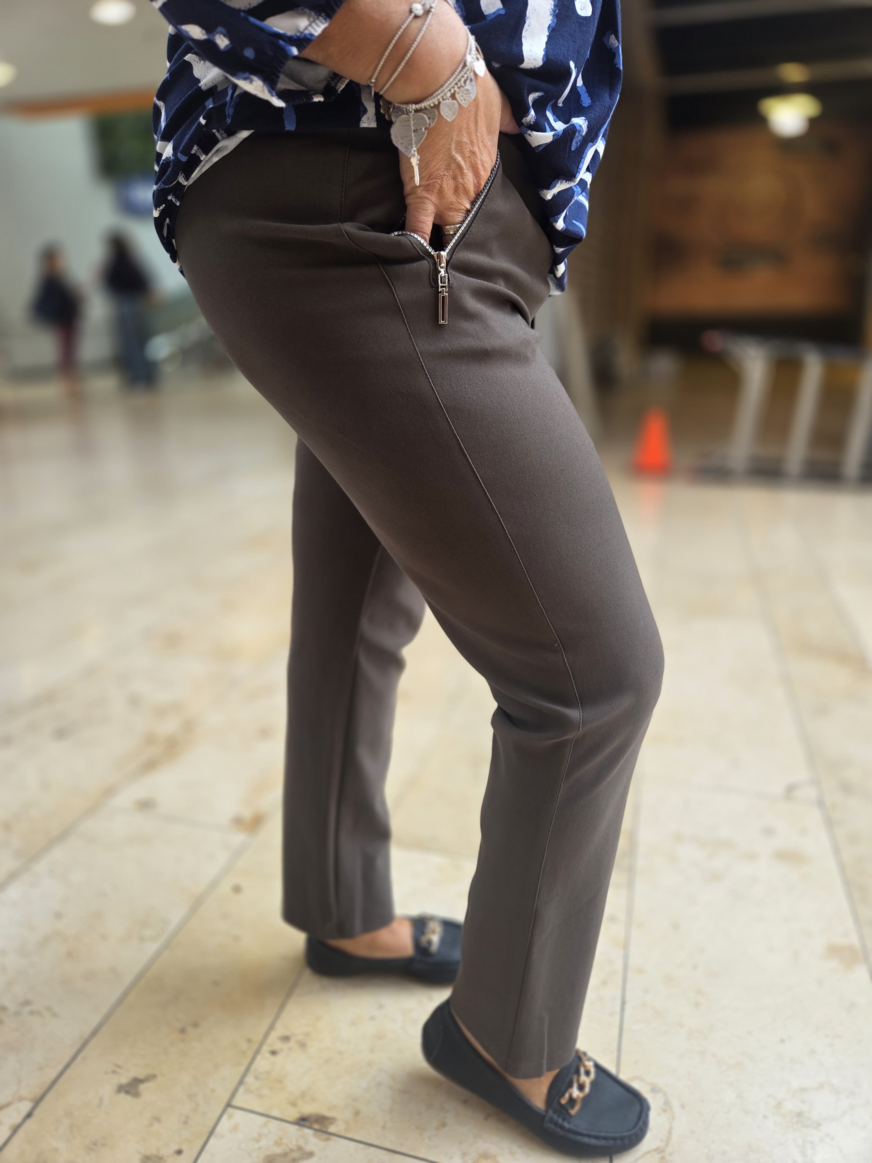Alica Premium Winterpantalon kakigroen met elastische band en ritszakken – Van Klasse Mode