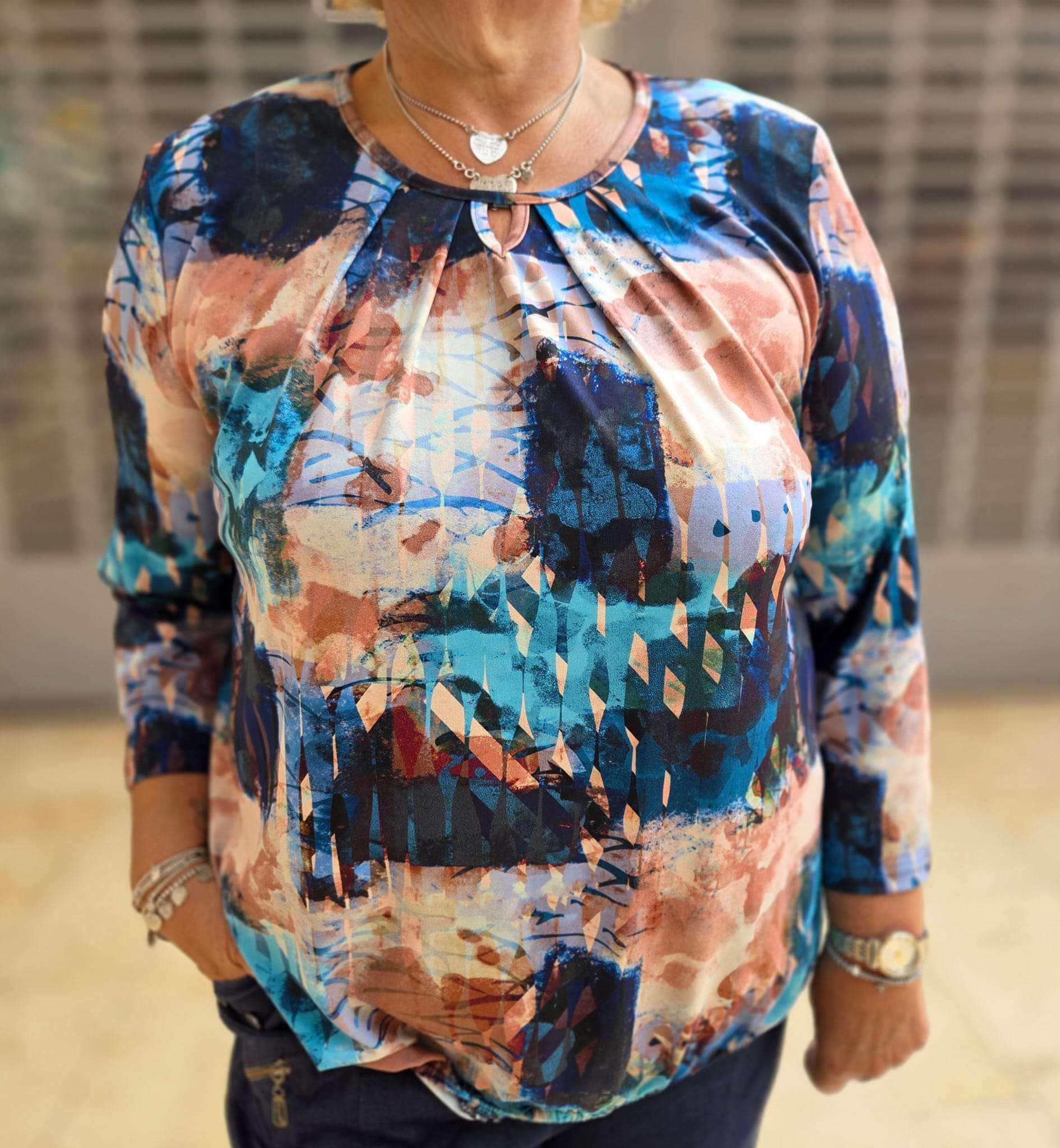 Comfortabele dames blouson 3/4e mouwen met elastische zoom: viscose met rek | maten S‑3XL, wasbaar op 40 °C. Bestel jouw Van Klasse favoriet vandaag.