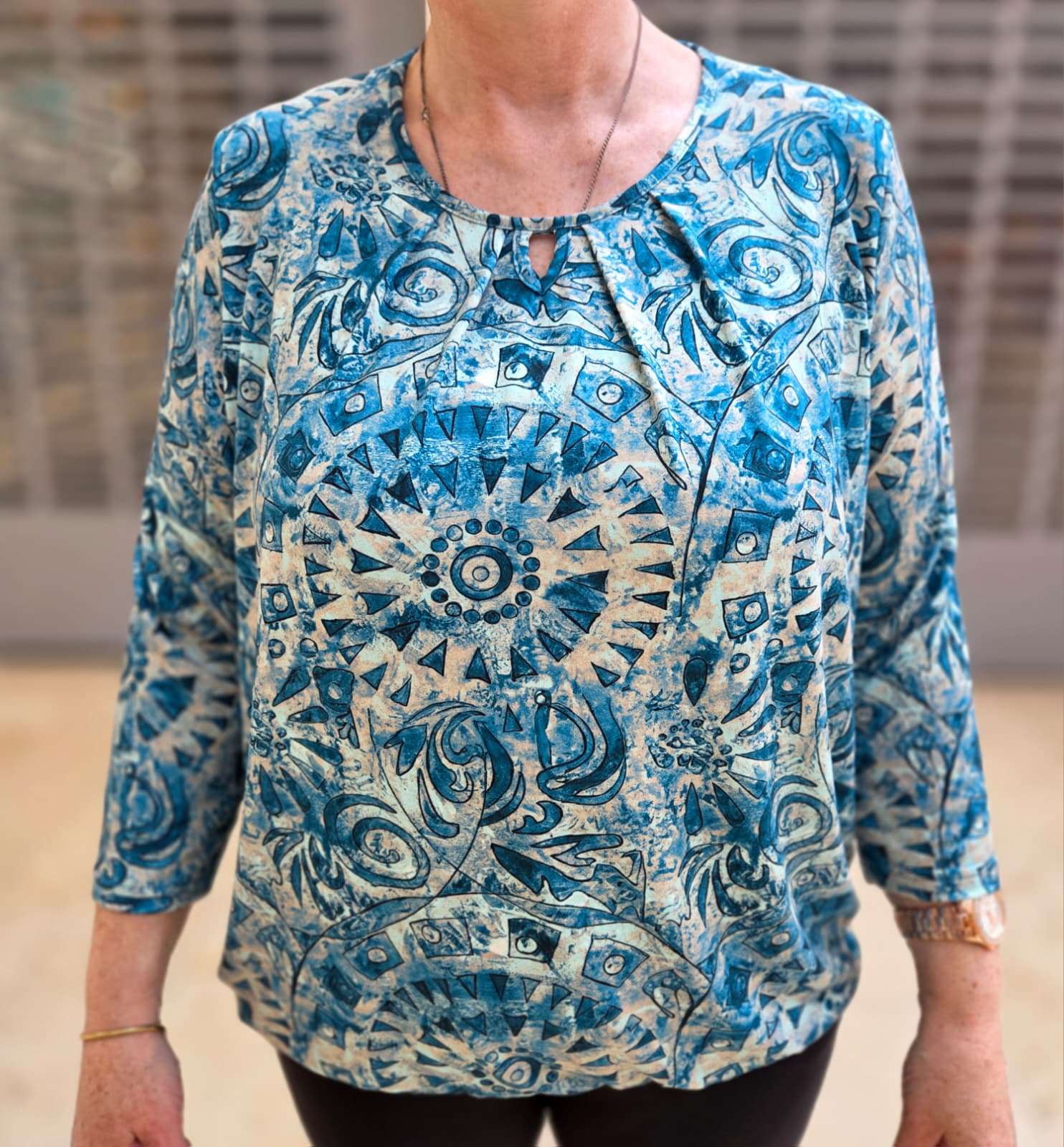 Comfortabele dames blouson 3/4e mouwen met elastische zoom: viscose met rek | maten S‑3XL, wasbaar op 40 °C. Bestel jouw Van Klasse favoriet vandaag.