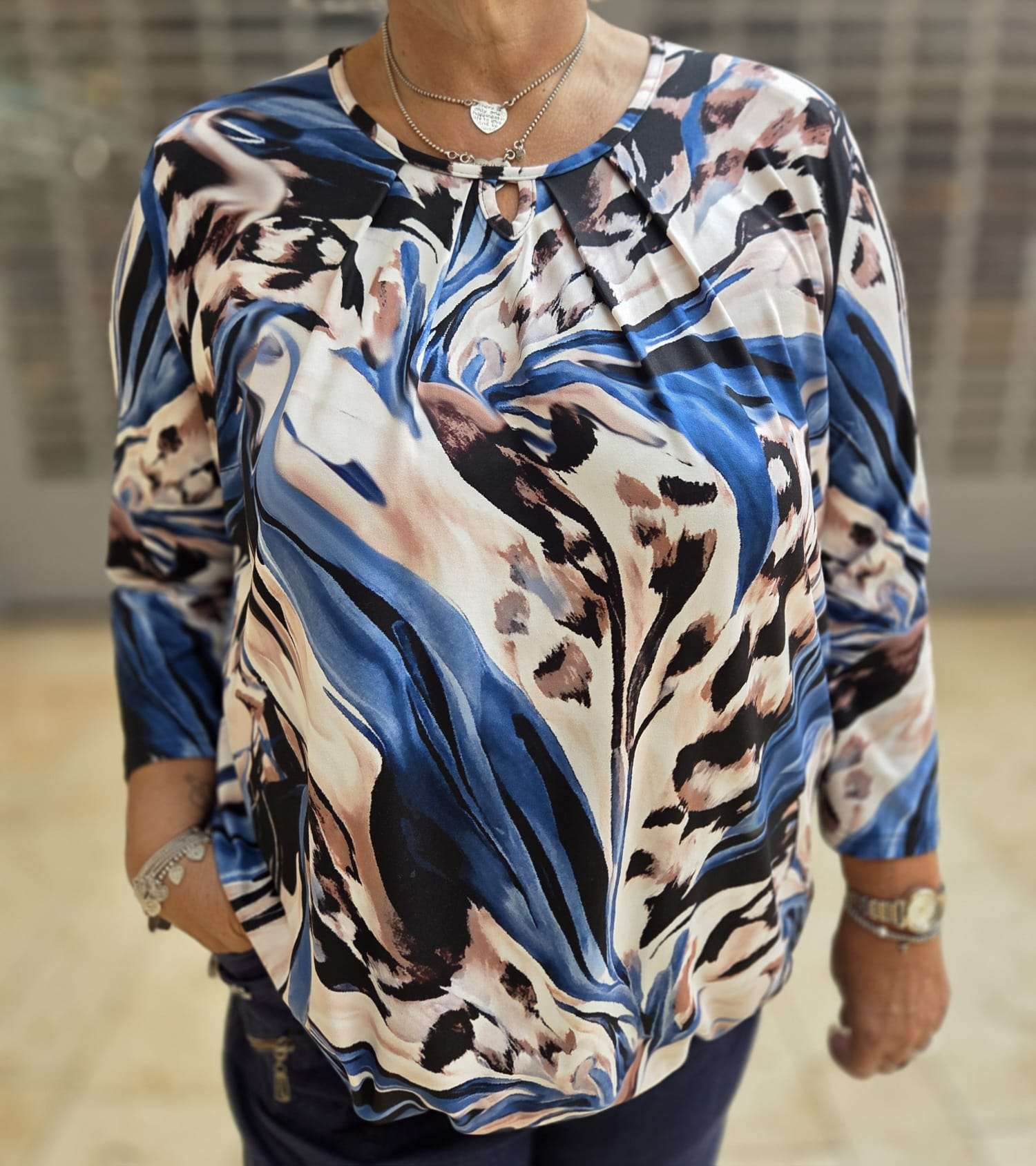 Comfortabele dames blouson 3/4e mouwen met elastische zoom: viscose met rek | maten S‑3XL, wasbaar op 40 °C. Bestel jouw Van Klasse favoriet vandaag.