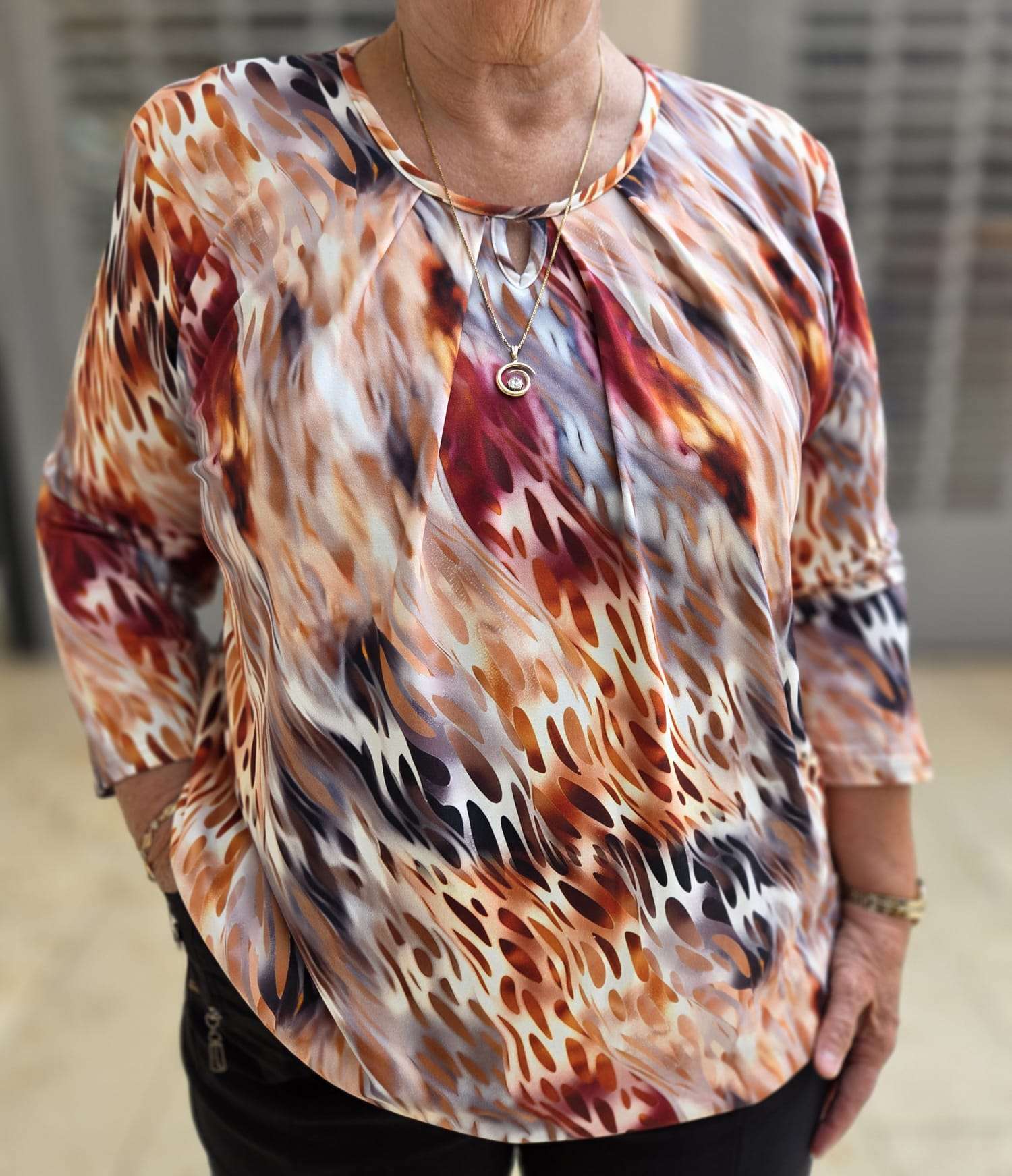 Comfortabele dames blouson 3/4e mouwen met elastische zoom: viscose met rek | maten S‑3XL, wasbaar op 40 °C. Bestel jouw Van Klasse favoriet vandaag.