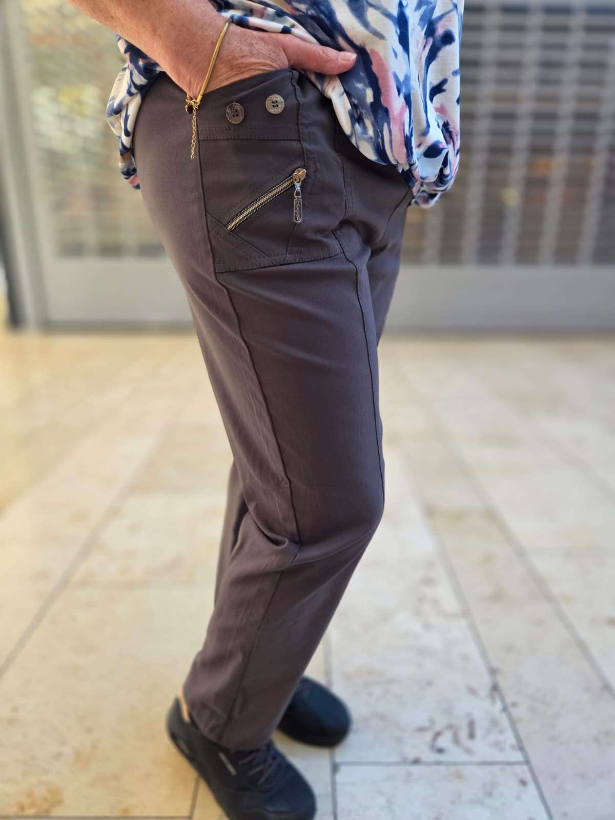 Cherry Berry stretch broek van katoen | Zitten zeer comfortabel met zakken | 38/40 t/m 50/52 | Met elastieken taille en steekzakken | Best verkocht