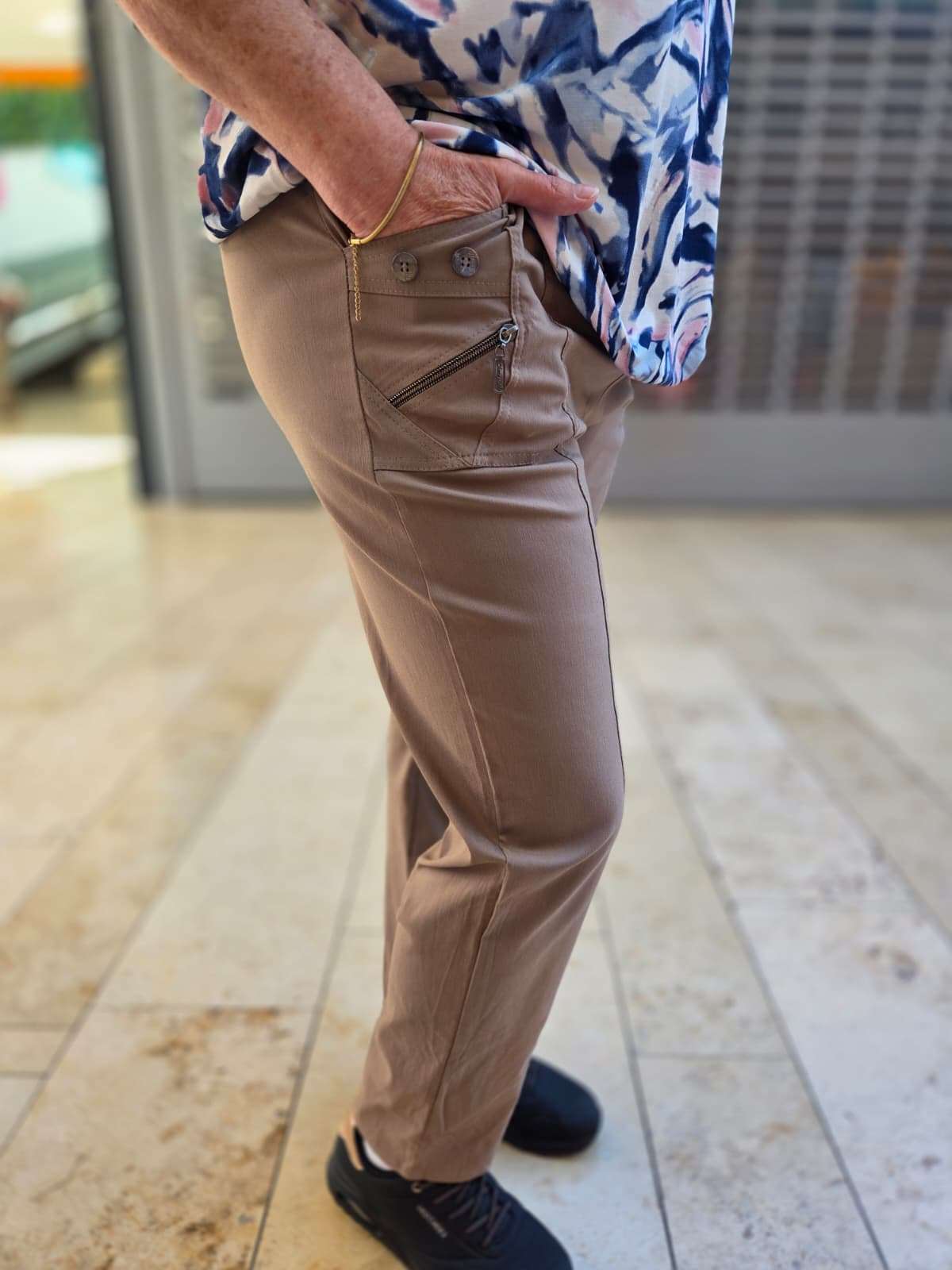 Cherry Berry stretch broek van katoen | Zitten zeer comfortabel met zakken | 38/40 t/m 50/52 | Met elastieken taille en steekzakken | Best verkocht
