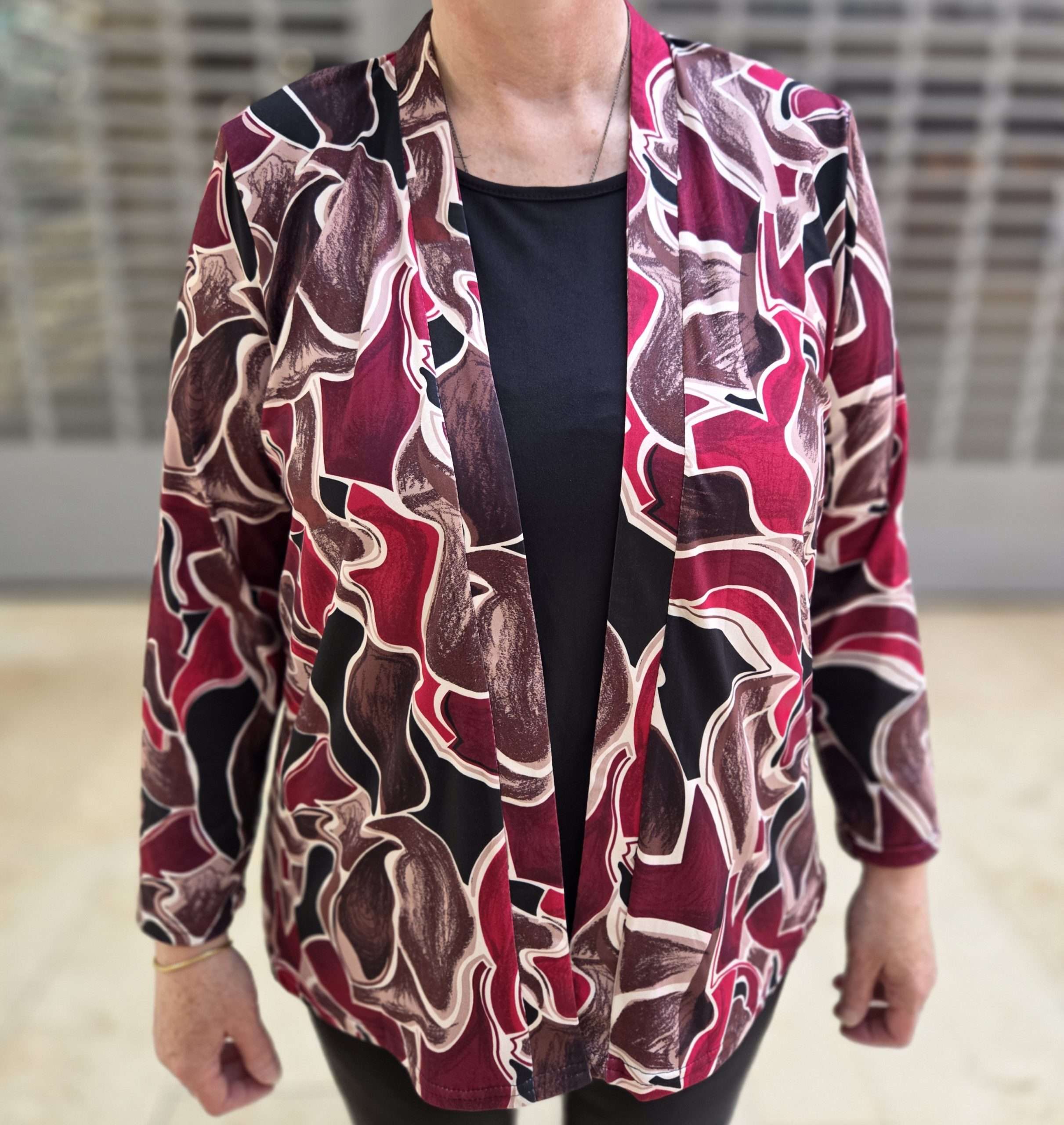 Bij van Klasse mode vind u de perfecte twinset die gemaakt is viscose | met rek | 2 in 1 zit aan elkaar vast | Bestel nu ontvang morgen !