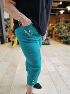 Ontdek de Cherry Berry Capri: ademend stretch katoen voor ultiem draagcomfort! | Combineer met alles en geniet van een perfecte pasvorm | Snel geleverd!