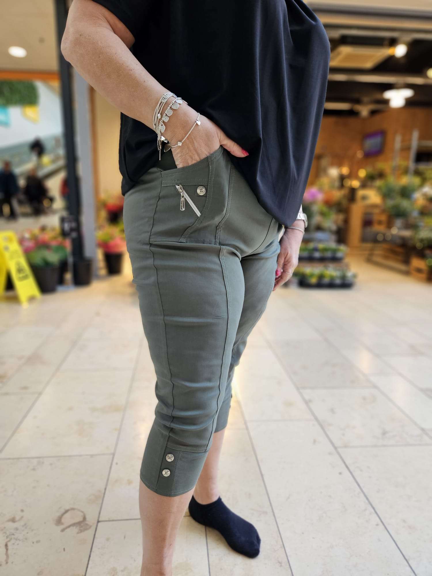 Ontdek de Cherry Berry Capri: ademend stretch katoen voor ultiem draagcomfort! | Combineer met alles en geniet van een perfecte pasvorm | Snel geleverd!