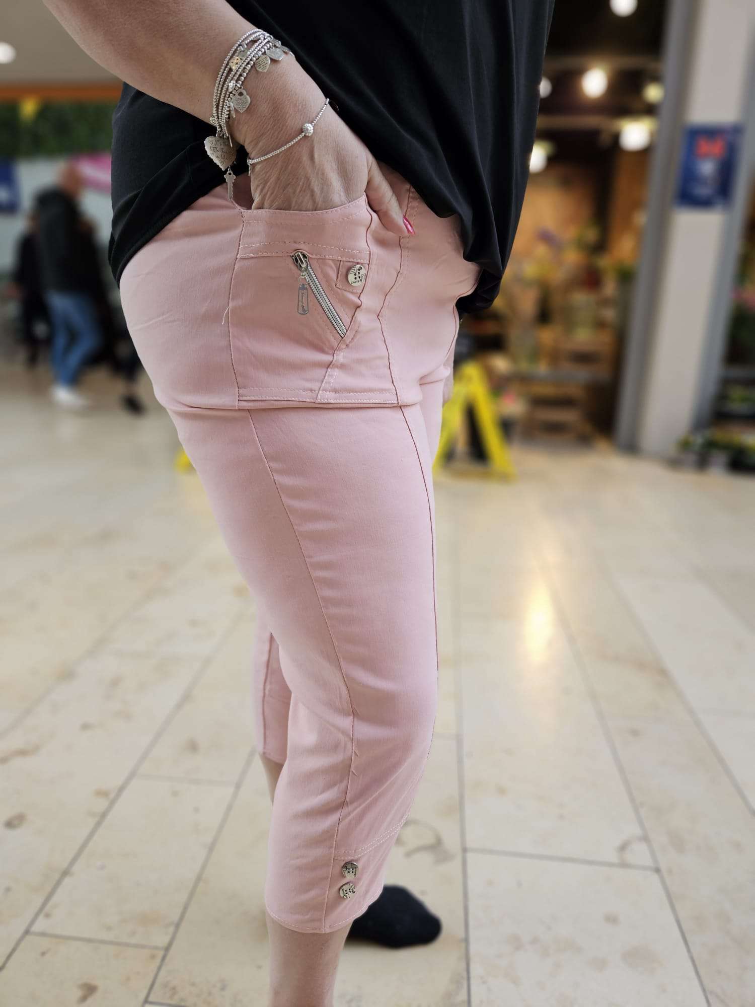 Ontdek de Cherry Berry Capri: ademend stretch katoen voor ultiem draagcomfort! | Combineer met alles en geniet van een perfecte pasvorm | Snel geleverd!