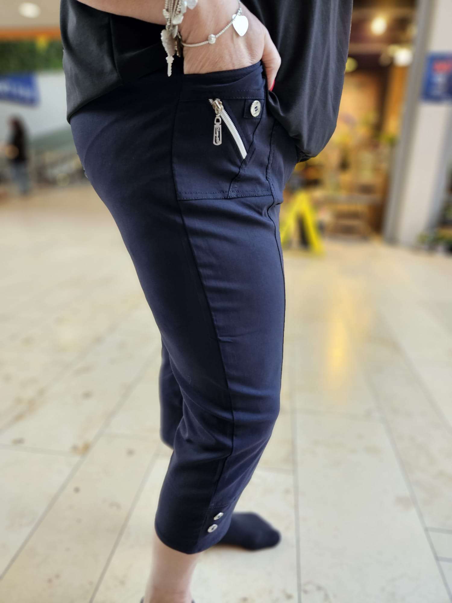 Ontdek de Cherry Berry Capri: ademend stretch katoen voor ultiem draagcomfort! | Combineer met alles en geniet van een perfecte pasvorm | Snel geleverd!
