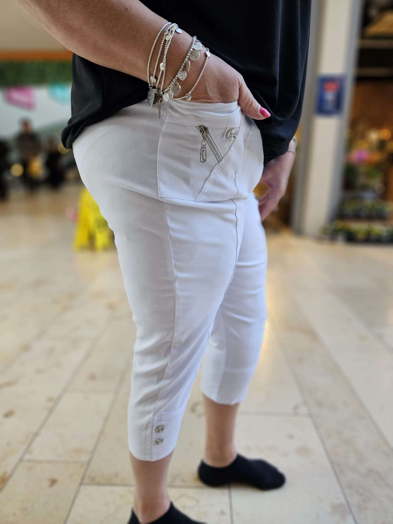 Ontdek de Cherry Berry Capri: ademend stretch katoen voor ultiem draagcomfort! | Combineer met alles en geniet van een perfecte pasvorm | Snel geleverd!