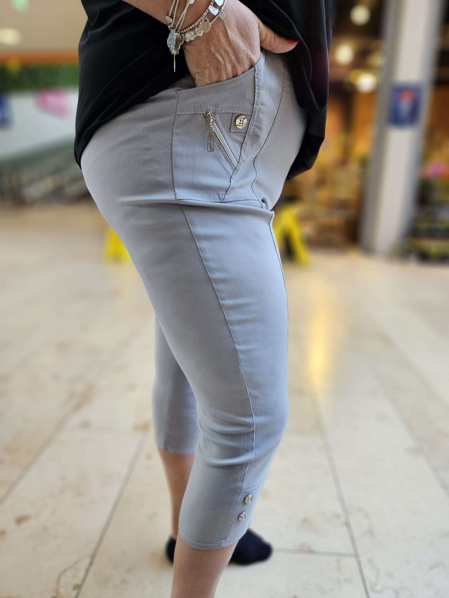 Ontdek de Cherry Berry Capri: ademend stretch katoen voor ultiem draagcomfort! | Combineer met alles en geniet van een perfecte pasvorm | Snel geleverd!