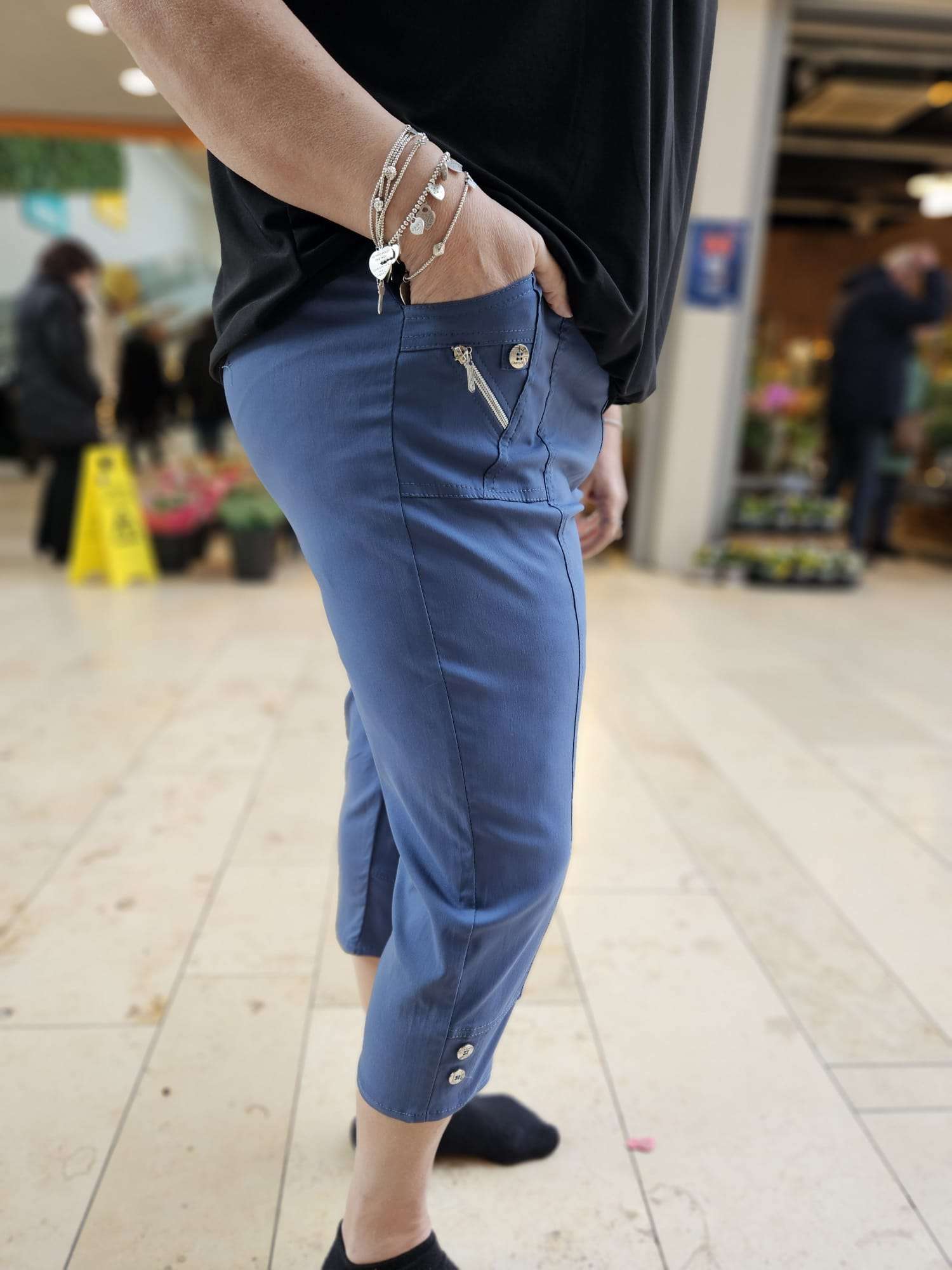 Ontdek de Cherry Berry Capri: ademend stretch katoen voor ultiem draagcomfort! | Combineer met alles en geniet van een perfecte pasvorm | Snel geleverd!