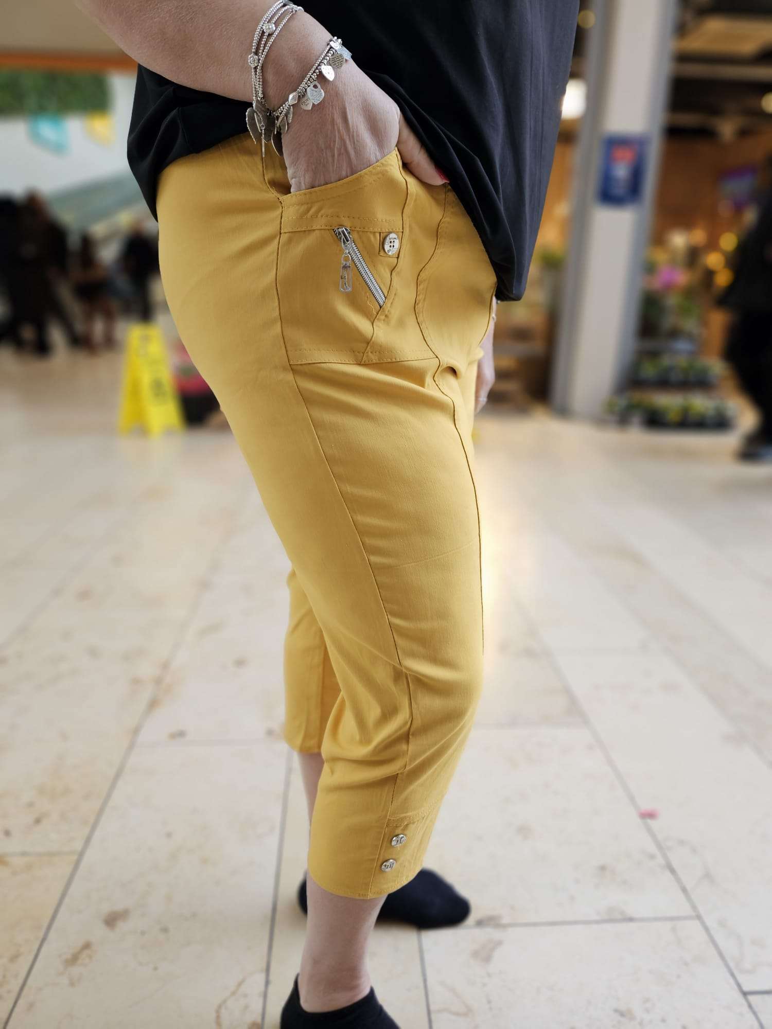 Ontdek de Cherry Berry Capri: ademend stretch katoen voor ultiem draagcomfort! | Combineer met alles en geniet van een perfecte pasvorm | Snel geleverd!